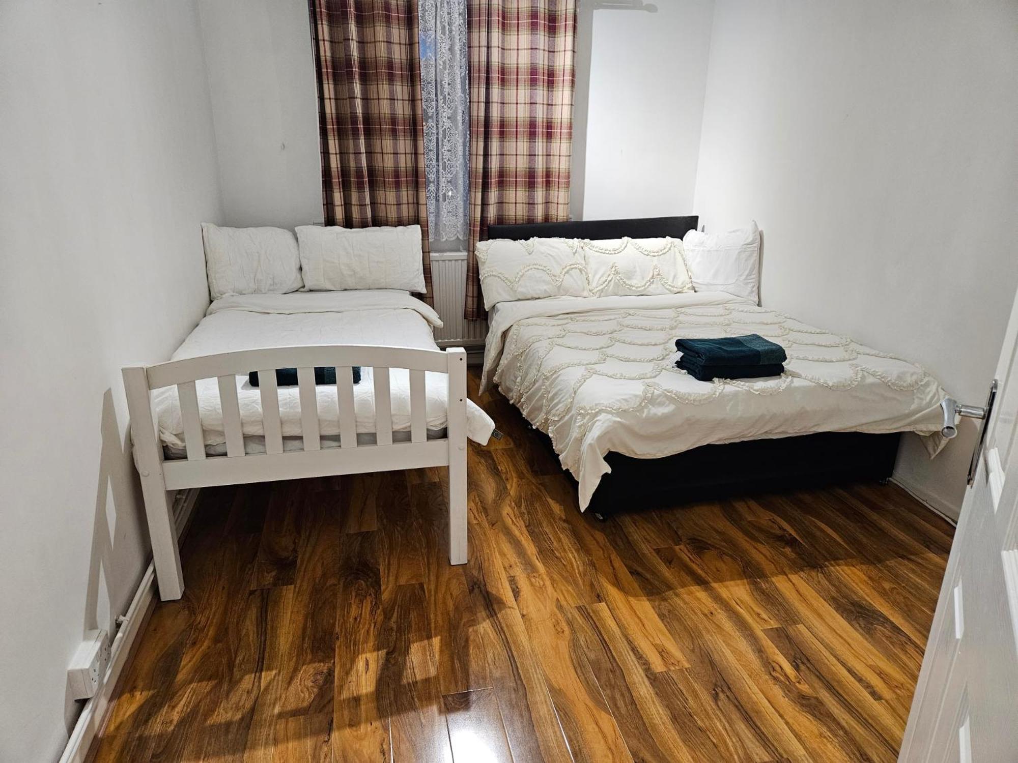 Mitcham Junction - 2 Bed - Sleeps 6 Apartment *